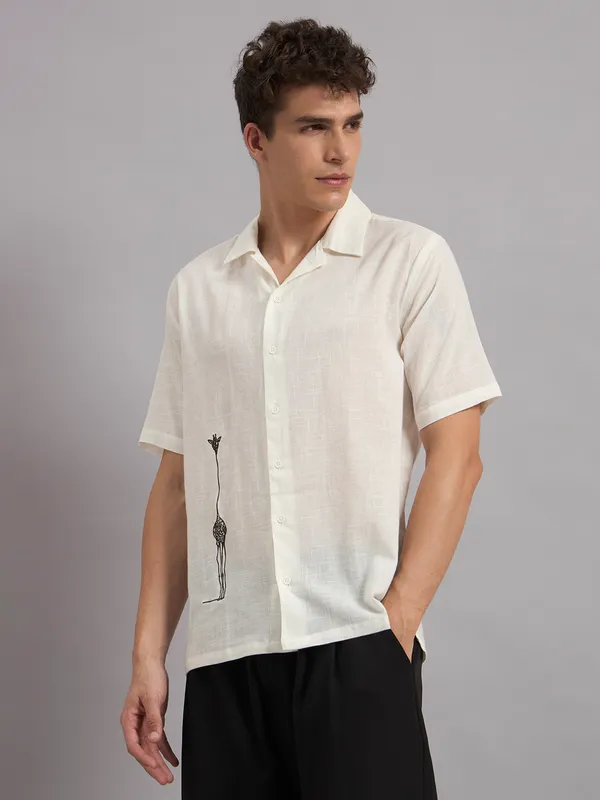 Cream_Organic_Cotton_Textured_Giraffe_Motif_Relaxed_Fit_Shirt_For_Men