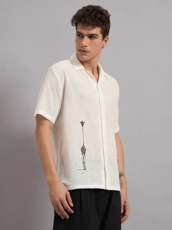 Cream_Organic_Cotton_Textured_Giraffe_Motif_Relaxed_Fit_Shirt_For_Men