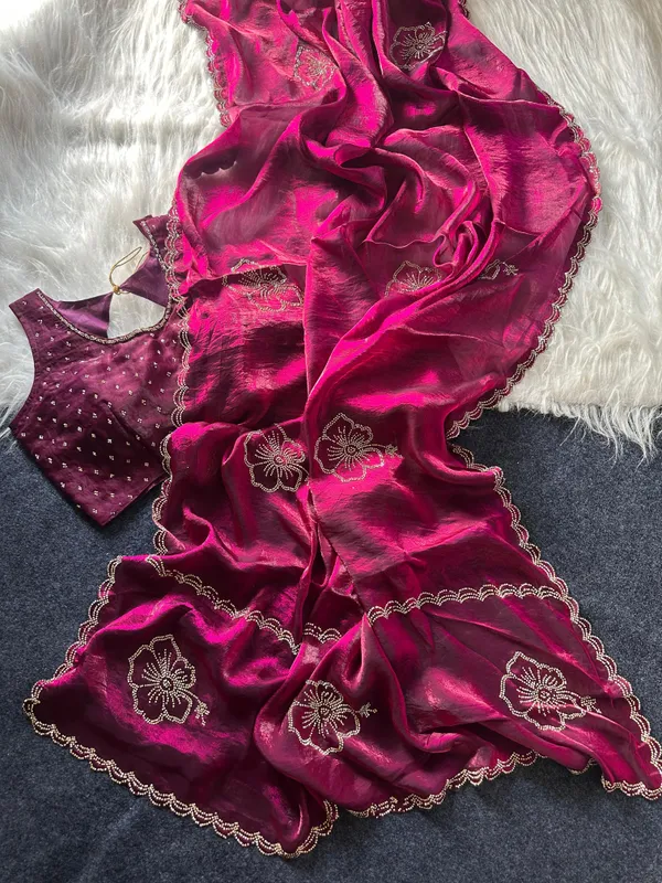 Magenta_Silk_Embroidered_Saree_With_Blouse_For_Women