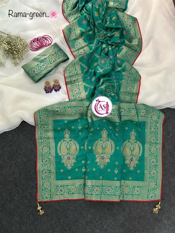 Rama_Green_Banarasi_Silk_Meenakari_Saree_With_Diamond_Border_For_Women