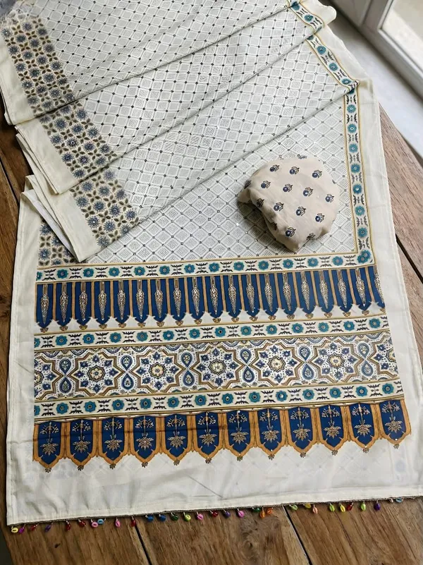 Mull_Chanderi_Off_White_Silk_Printed_Saree_With_Blouse_For_Women