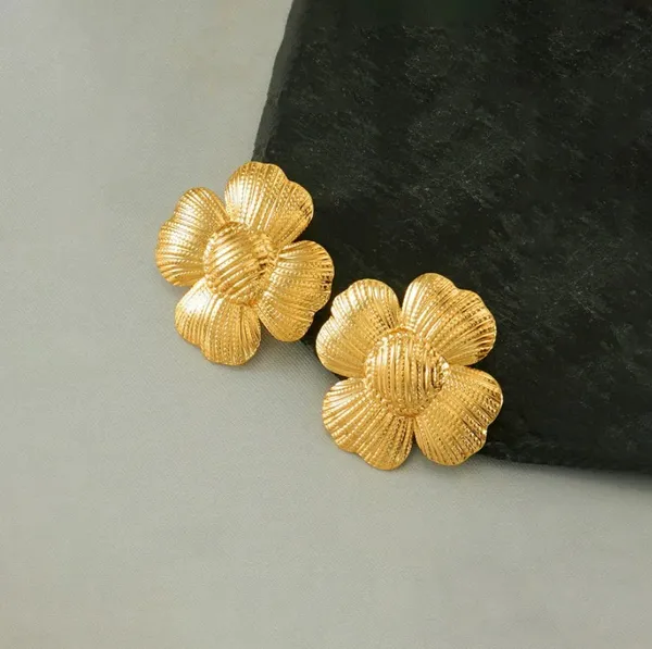 Gold-Toned_Textured_Flower_Stud_Earrings