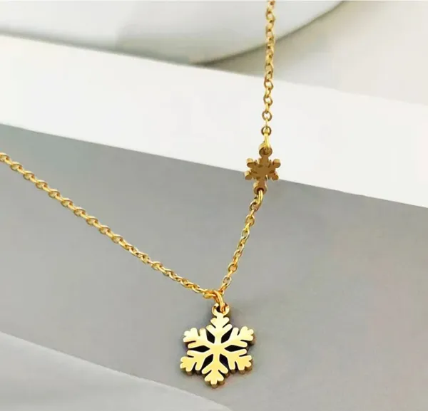 Gold-Toned_Snowflake_Pendant_Layered_Necklace