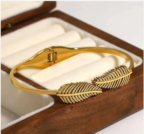 Gold-Toned_Feather_Design_Bangle_Bracelet