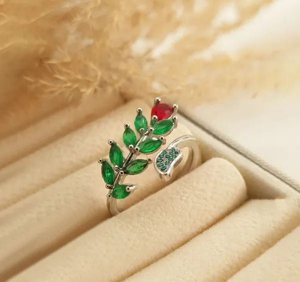 Rose_Flower_Adjustable_Ring_With_Green_Leaf_Design_And_Red_Crystal