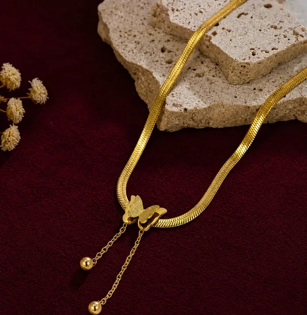 Elegant_Gold-Plated_Butterfly_Charm_Herringbone_Chain_Necklace_For_Women