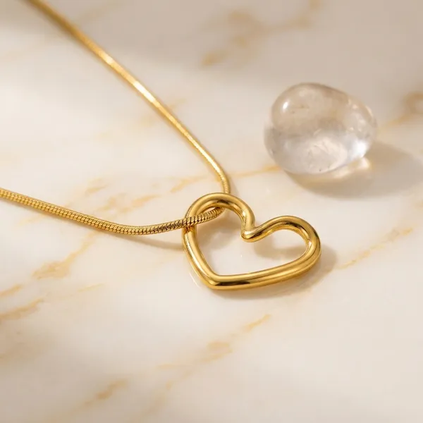 Golden_Heart_Pendant_Necklace