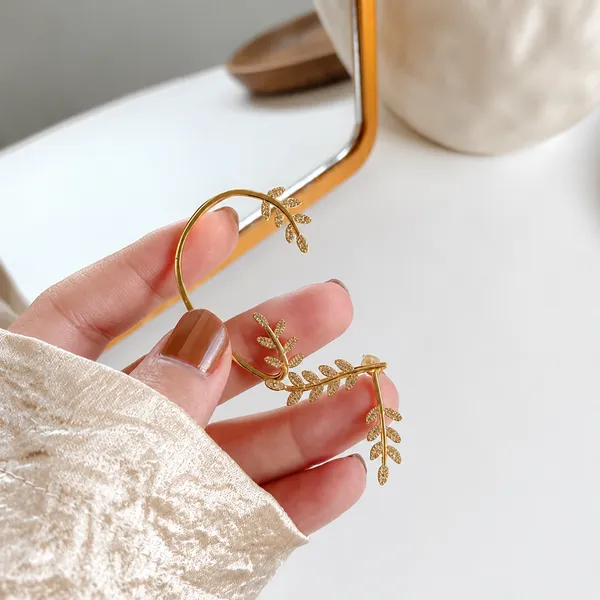Designer_Leaf_Ear_Climber_Earrings_–_Zircon_Studded_Gold_Ear_Cuff