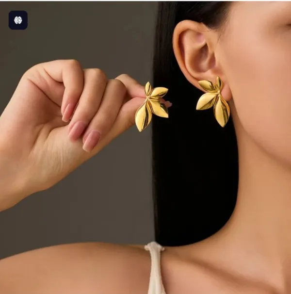 Gold-Toned_Floral_Stud_Earrings_-_Stainless_Steel_Jewellery_For_Women