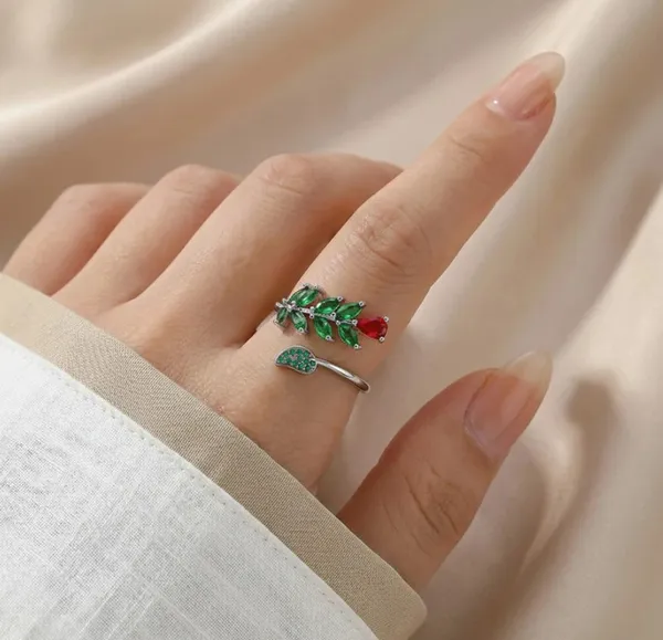 Rose_Flower_Adjustable_Ring_With_Green_Leaf_Design_And_Red_Crystal