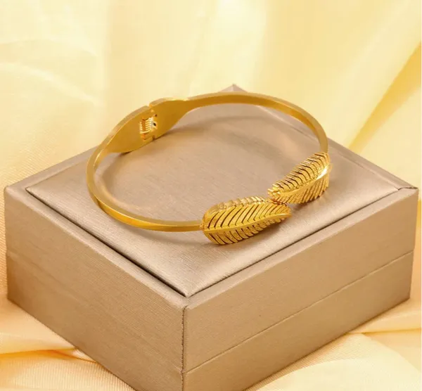 Gold-Toned_Feather_Design_Bangle_Bracelet