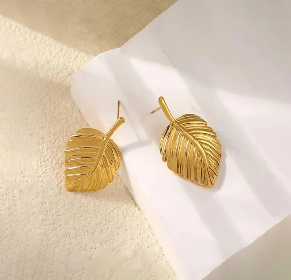 Gold-Tone_Leaf_Stud_Earrings