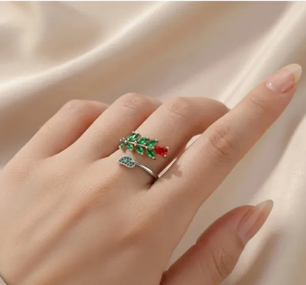 Rose_Flower_Adjustable_Ring_With_Green_Leaf_Design_And_Red_Crystal