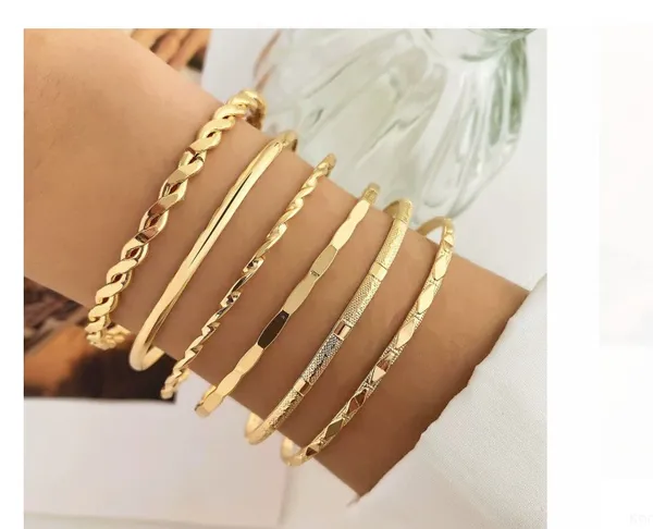 Elegant_Gold-Tone_Bangle_Set_-_Pack_Of_5