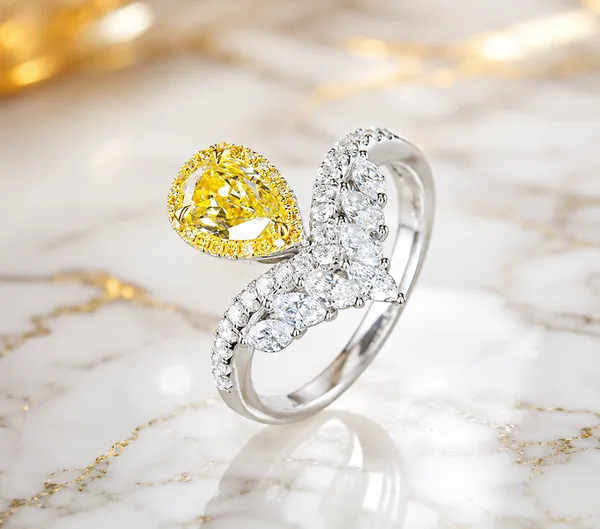 Yellow_Sapphire_With_Zircon_Design_Ring