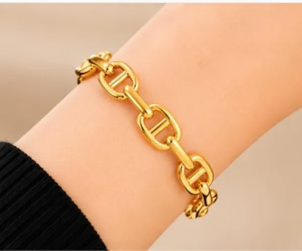 Snowflake_Charm_Gold-Plated_Necklace_for_Women