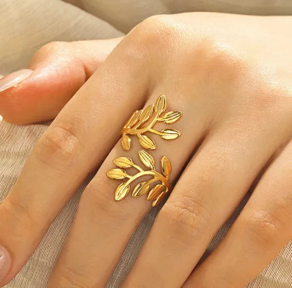 Golden_Leaf_Design_Adjustable_Ring