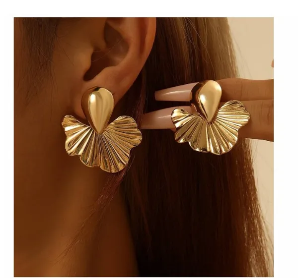 Gold-Toned_Fan-Shaped_Drop_Earrings