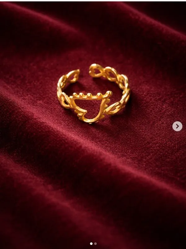 Elegant_Gold-Tone_Heart_Ring_With_Beaded_Design