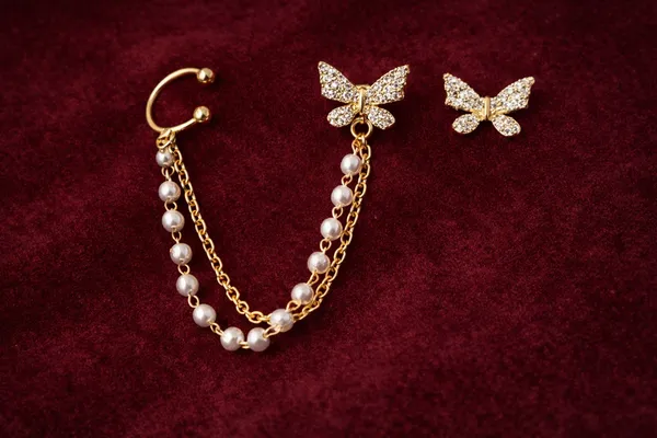 Elegant_Butterfly_Stud_Earcuff_with_Chain_Extension