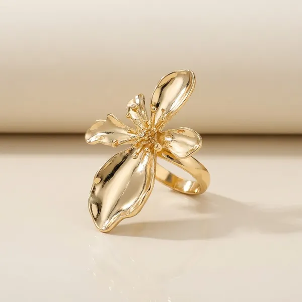 Gold_Floral_Ring_And_Bracelet_Set