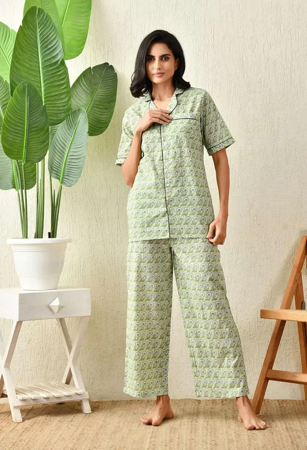Women_S_Cotton_Floral_Printed_Lapel_Collar_Night_Suit