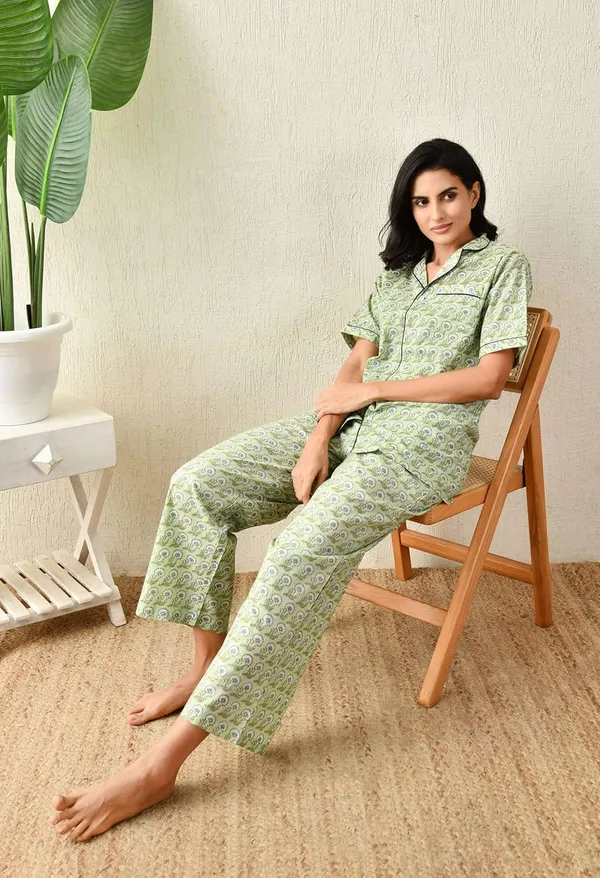 Women_S_Cotton_Floral_Printed_Lapel_Collar_Night_Suit