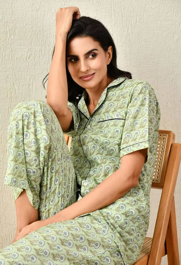 Women_S_Cotton_Floral_Printed_Lapel_Collar_Night_Suit