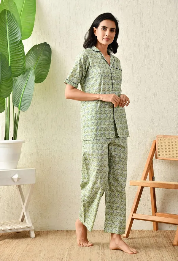 Women_S_Cotton_Floral_Printed_Lapel_Collar_Night_Suit