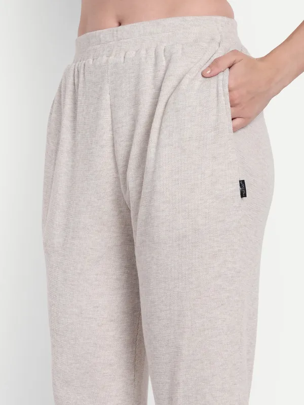 Off_White_Hosiery_Pajama_For_Women
