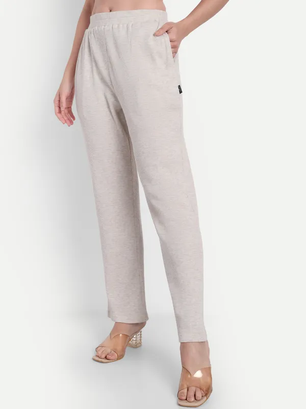 Off_White_Hosiery_Pajama_For_Women