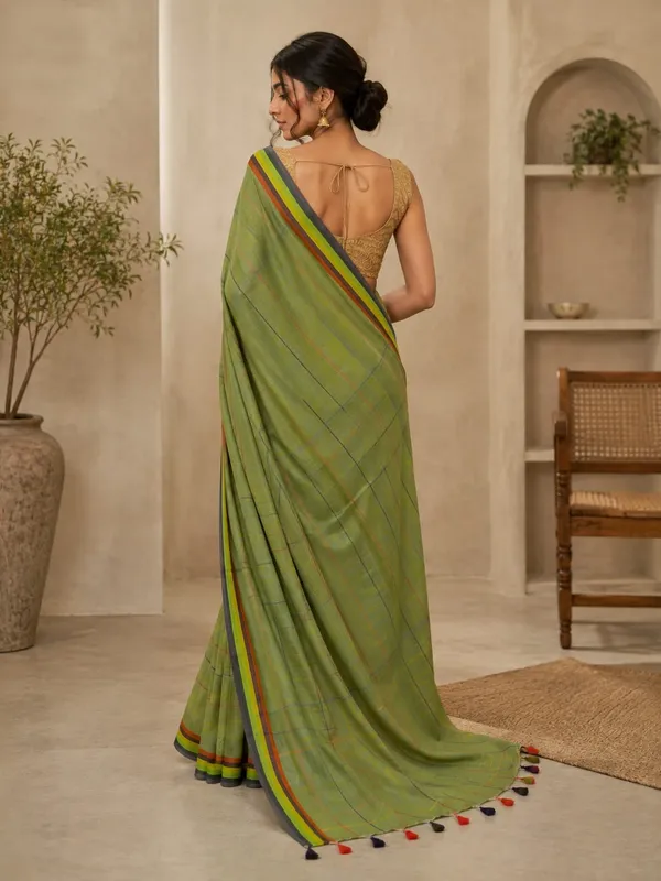 Cotton_Blend_Saree_with_Multicolor_Border