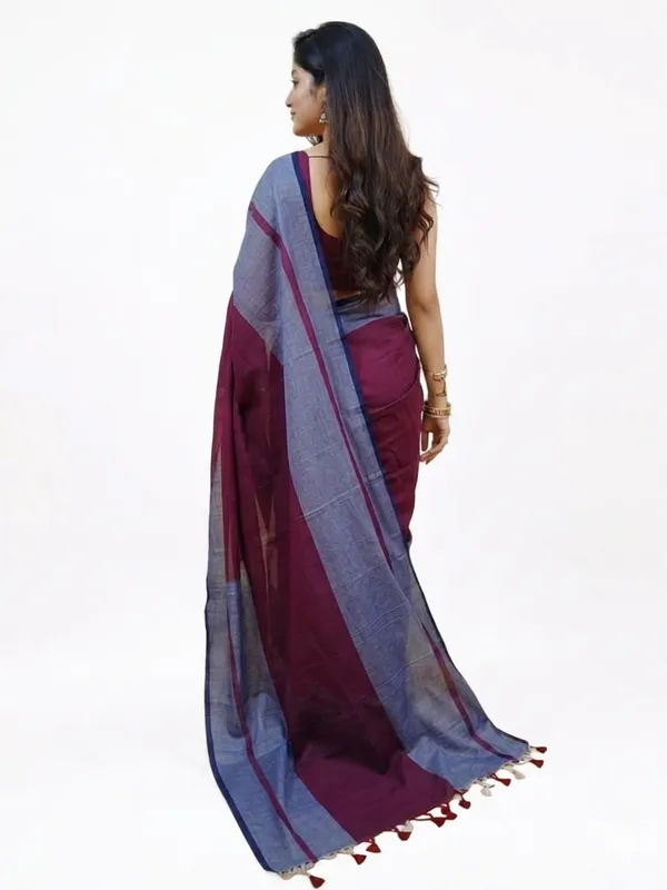Cotton_Saree_with_Contrast_Border_&_Tassel_Detailing