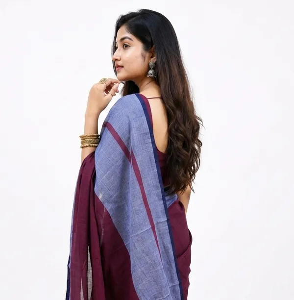 Cotton_Saree_with_Contrast_Border_&_Tassel_Detailing