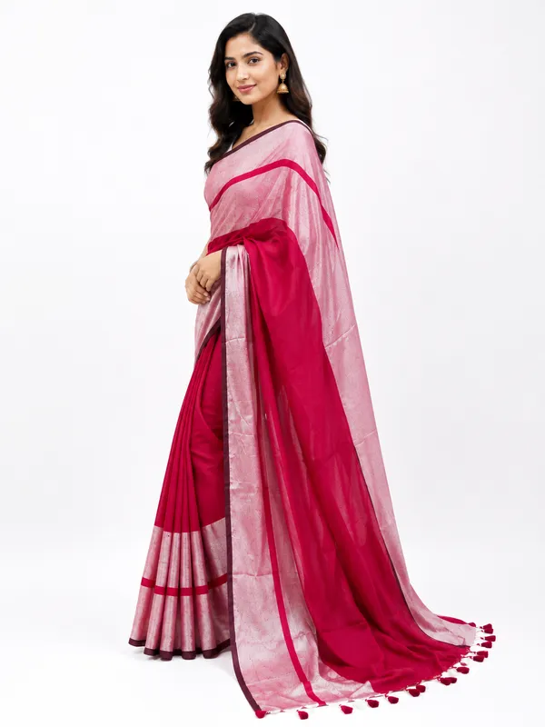 Cotton_Saree_with_Contrast_Border_&_Tassel_Detailing
