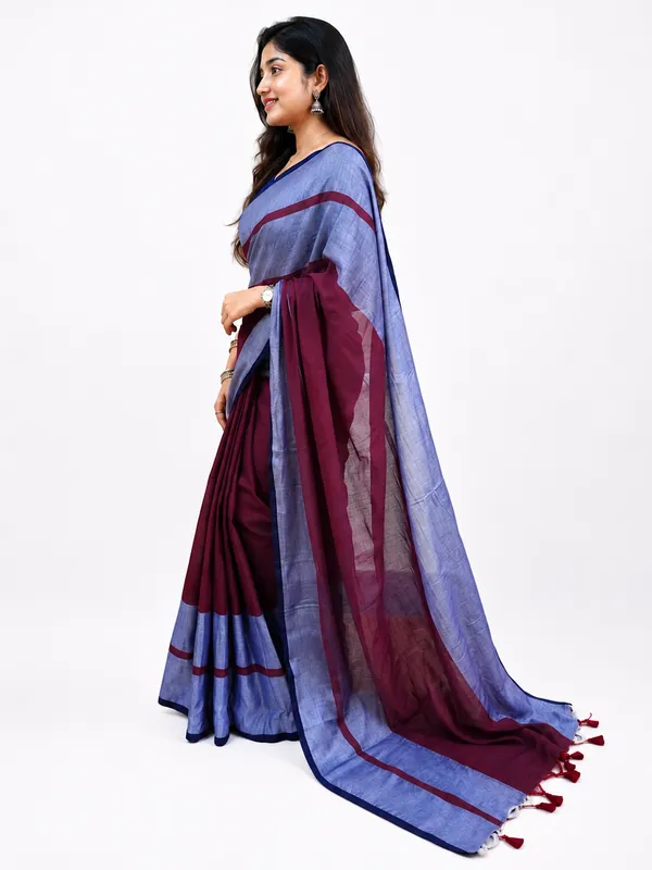 Cotton_Saree_with_Contrast_Border_&_Tassel_Detailing