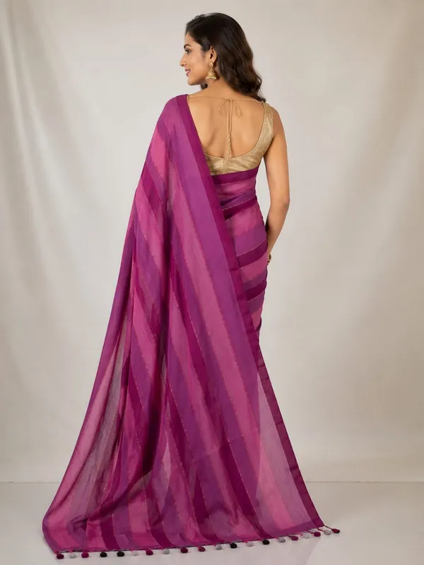 Cotton_Saree_with_Woven_Border