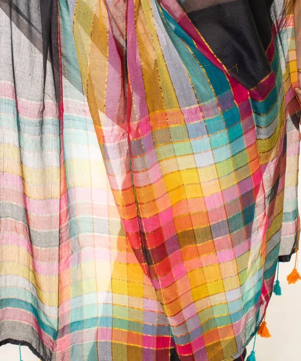 Elegant_Cotton_Blend_Multicolour_Saree_with_Blouse_Piece