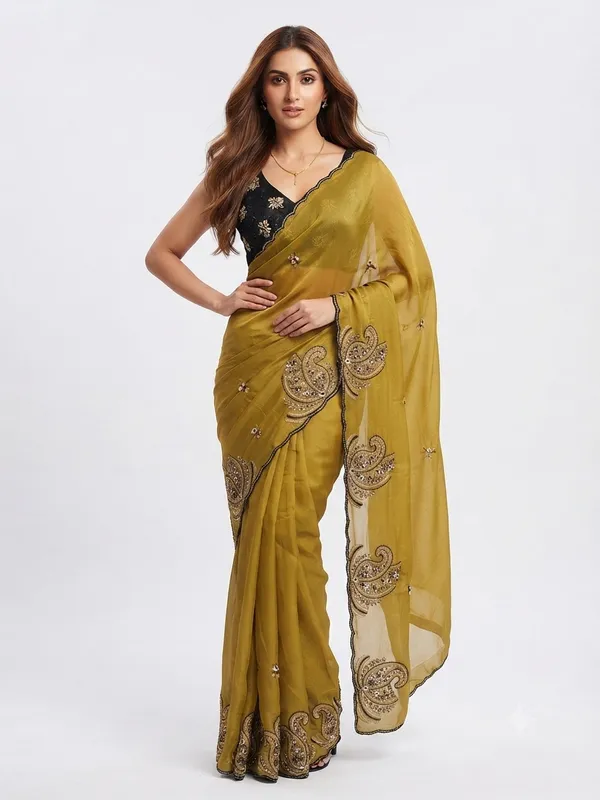 Designer_Saree_with_Embellished_Border_and_Delicate_Floral_Butti_Pattern_for_Women