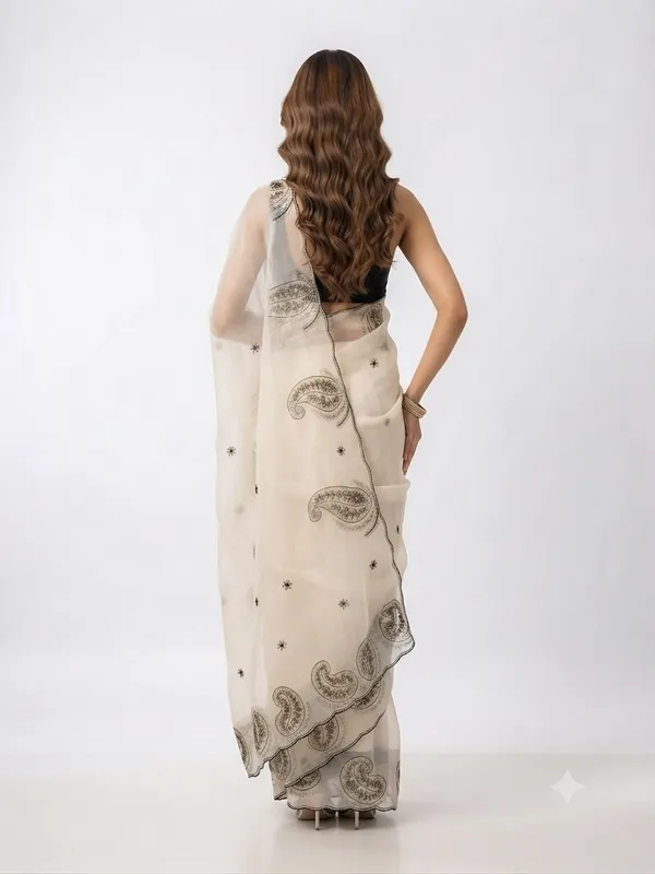 Designer_Saree_with_Intricate_Black_Embroidered_Border_and_Delicate_Floral_Butti_Pattern_for_Women