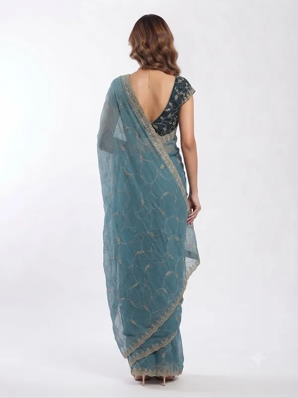 Designer_Saree_with_Intricate_Golden_Embroidered_Border_and_Delicate_Curved_Floral_Pattern_for_Women
