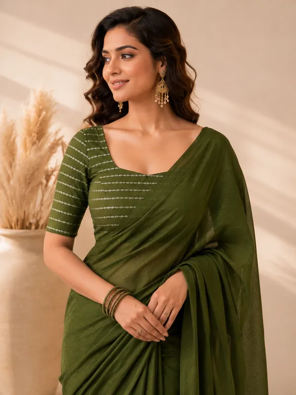 Designer_Saree_with_Subtle_Textured_Pattern_for_Women