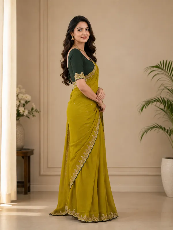 Elegant_Designer_Saree_with_Delicate_Gold_Embroidered_Border_and_Subtle_Sequin_Detailing_for_Women