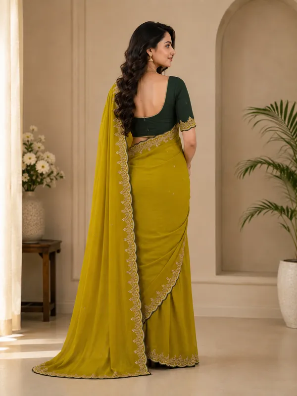 Elegant_Designer_Saree_with_Delicate_Gold_Embroidered_Border_and_Subtle_Sequin_Detailing_for_Women