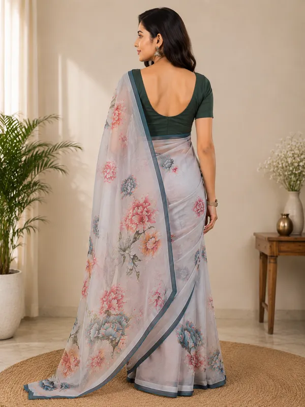 Elegant_Designer_Saree_with_Lace_Border_for_Traditional_&_Special_Occasions