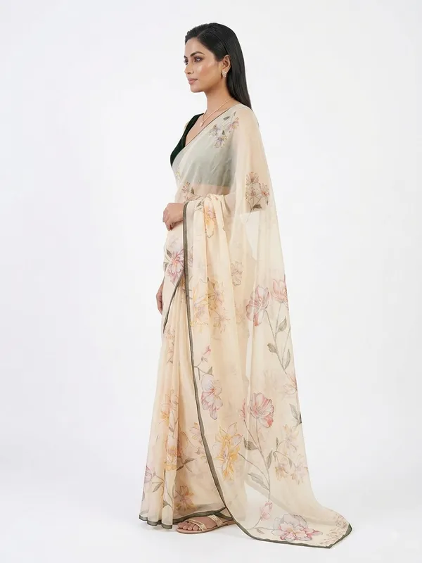 Elegant_Floral_Printed_Saree_with_Beautiful_Ethnic_Pattern