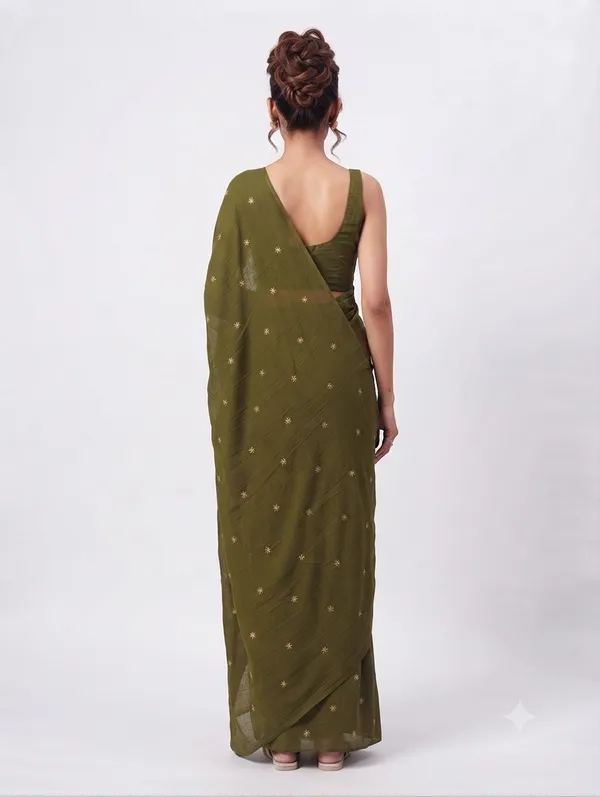 Floral_Designer_Saree_with_Elegant_Traditional_Pattern_for_Women