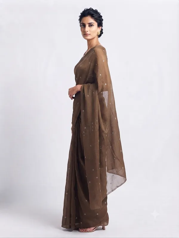 Floral__Designer_Saree_with_Elegant_Traditional_Pattern_for_Women