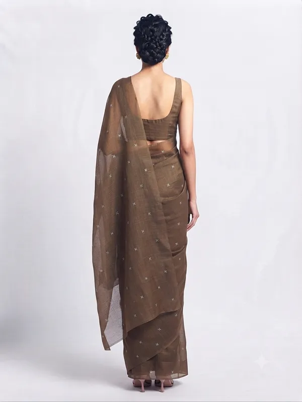 Floral__Designer_Saree_with_Elegant_Traditional_Pattern_for_Women