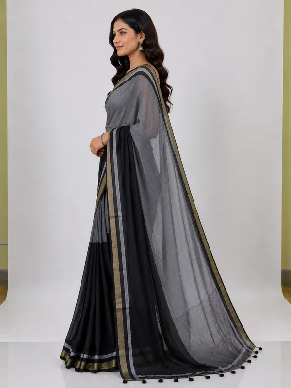 Grey_and_black_cotton_sari_with_zari_border